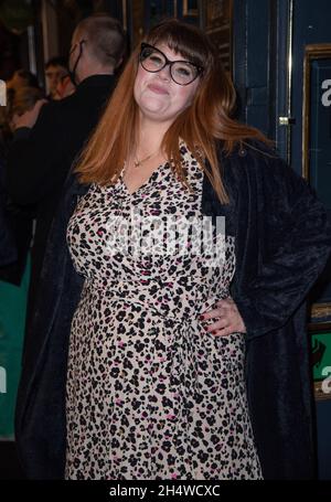 London, Großbritannien. November 2021. Jenny Ryan nimmt an der West End-Premiere von „The Ocean“ des National Theatre am Ende der Lane, dem Duke of York Theatre in London, Teil. (Foto von Gary Mitchell/SOPA Images/Sipa USA) Quelle: SIPA USA/Alamy Live News Stockfoto