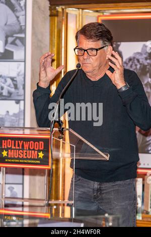 Anson Williams nimmt am 4. November 2021 an der Buchunterzeichnung der Bob Hope Tribute Lobby Series im Hollywood Museum, Los Angeles, CA Teil Stockfoto