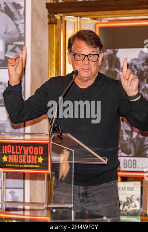 Anson Williams nimmt am 4. November 2021 an der Buchunterzeichnung der Bob Hope Tribute Lobby Series im Hollywood Museum, Los Angeles, CA Teil Stockfoto