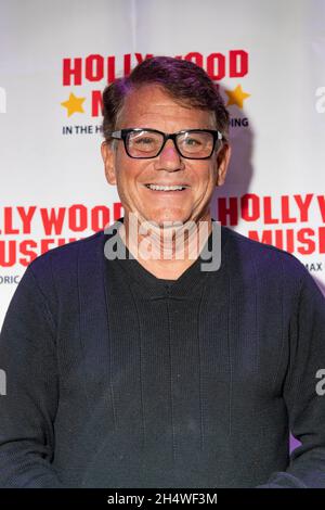 Anson Williams nimmt am 4. November 2021 an der Buchunterzeichnung der Bob Hope Tribute Lobby Series im Hollywood Museum, Los Angeles, CA Teil Stockfoto