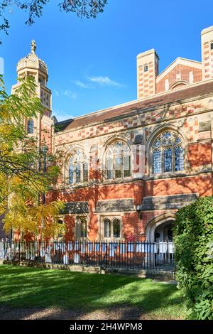 Die Old Divinity School am St. John's College, Cambridge University, England, an einem Herbsttag. Stockfoto