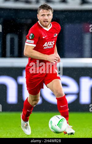 ALKMAAR, Niederlande. 04. Nov, 2021. Fußball, Conference League, Saison 2021/2022, während des Spiels AZ - Clujl, AZ-Spieler Fredrik Midstjo Credit: Marcel van Dorst/Alamy Live News Stockfoto