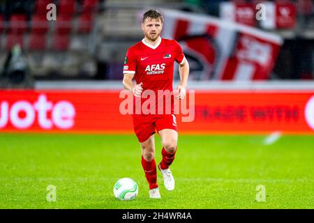 ALKMAAR, Niederlande. 04. Nov, 2021. Fußball, Conference League, Saison 2021/2022, während des Spiels AZ - Clujl, AZ-Spieler Fredrik Midstjo Credit: Marcel van Dorst/Alamy Live News Stockfoto