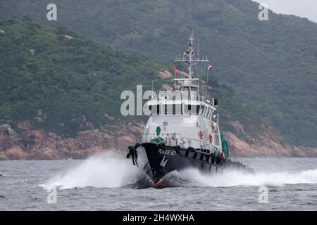 Polizeistart 63, - mit voller Geschwindigkeit - südlich von Aberdeen, Hongkong 29. August 2021 Stockfoto