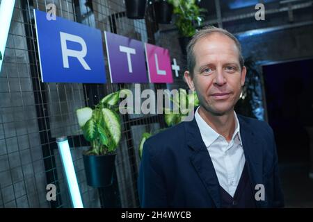 Berlin, Deutschland. November 2021. Stephan Schäfer, Leiter Gruner Jahr, bei der Vorstellung der neuen Streaming-Plattform RTL . Quelle: Jörg Carstensen/dpa/Alamy Live News Stockfoto