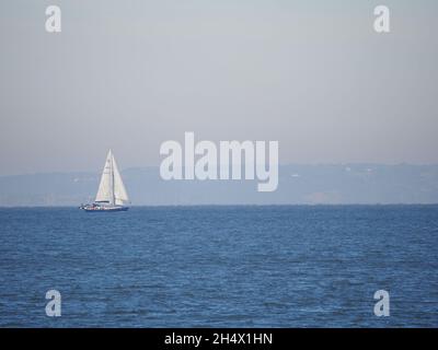 Sheerness, Kent, Großbritannien. November 2021. UK Wetter: Ein sonniger Morgen mit leichtem Wind in Sheerness, Kent. Kredit: James Bell/Alamy Live Nachrichten Stockfoto