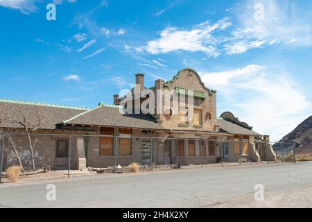 Verlassene alte Bahnstation in Geisterstadt von Rhyolite im Death Valley Nevada Stockfoto