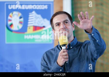 Hamburg, Deutschland. Oktober 2021. Philipp Lahm, Hauptorganisator der Euro 2024 in Deutschland, im Bild bei einem Schulbesuch. Quelle: Christian Charisius/dpa/Alamy Live News Stockfoto