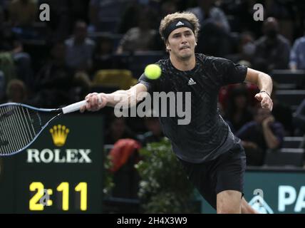 Alexander Sascha Zverev aus Deutschland beim Rolex Paris Masters 2021, ATP Masters 1000 Tennisturnier am 4. November 2021 in der Accor Arena in Paris, Frankreich - Foto: Jean Catuffe/DPPI/LiveMedia Stockfoto