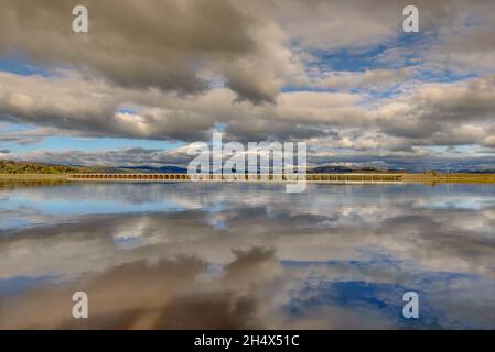 Das Viadukt über die Flussmündung des Kent bei Arnside in South Cumbria Stockfoto