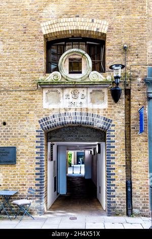 Durchgang durch das Cardamom-Gebäude an der Shade Thames, London Bridge, London, Großbritannien Stockfoto