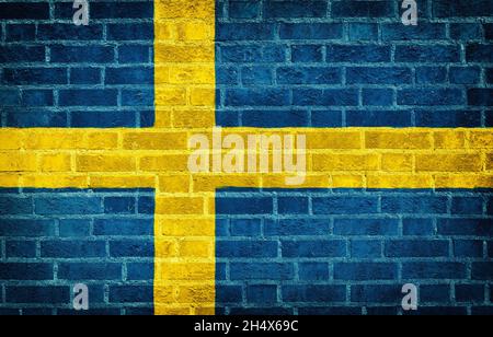 Schwedische Flagge auf Ziegelmauer gemalt. Flagge Schwedens. Stockfoto