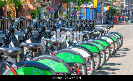 Ride Share Toronto in der King Street Toronto Kanada Stockfoto