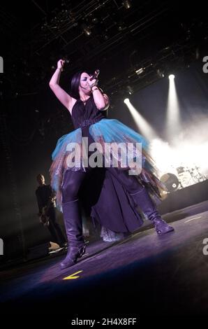 Amy Lee von Evanescence live im Konzert im NIA in Birmingham. Stockfoto