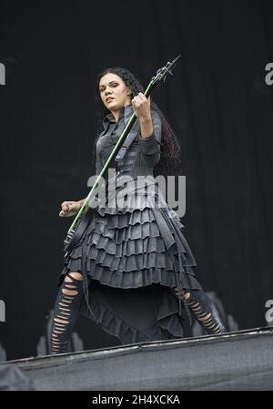 Chela Rhea Harper von Coal Chamber spielt live beim Download Festival in Donnington Park, Leicestershire. Stockfoto