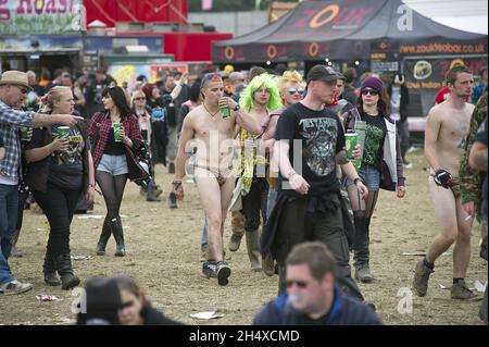 Festivalbesucher beim Download Festival im Donington Park. Stockfoto