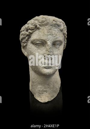 Ptolemäische ägyptische Statue Skulptur von Arsinoe II Philadelphus, Königin von Ägypten, 3. Jh. v. Chr., Marmor. Louvre Museum Inv. MNC 2318. Arsinoë II war eine Zapfwelle Stockfoto