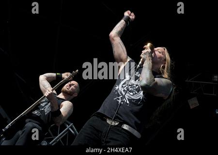 Dez Fafara of Devil Driver tritt am 3. Tag beim Bloodstock Open Air Festival 2013 in der Catton Hall am 11. August 2013 auf der Bühne auf. Stockfoto