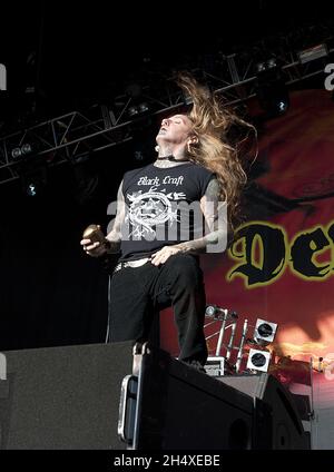 Dez Fafara of Devil Driver tritt am 3. Tag beim Bloodstock Open Air Festival 2013 in der Catton Hall am 11. August 2013 auf der Bühne auf. Stockfoto