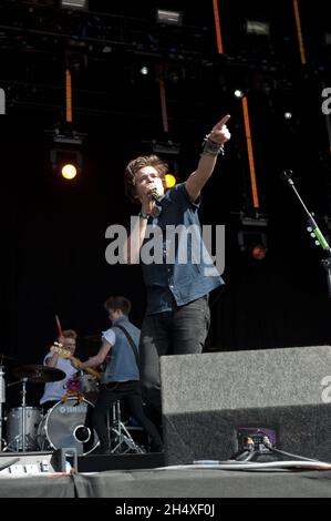 Bradley will-Simpson von den Vamps auf der Bühne am 1. Tag des Fusion Festivals am 31. August 2013 im Cofton Park Birmingham, England. Stockfoto