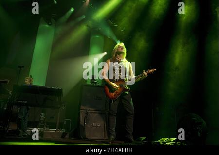 Steve Morse von Deep Purple spielt live auf der Bühne der National Indoor Arena (NIA) - Birmingham Stockfoto