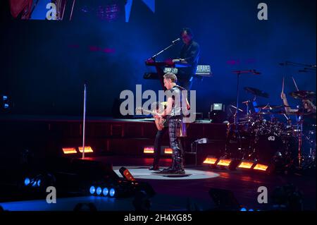 Martin L. Gore von Depeche Mode spielt live auf der Bühne in der LG Arena - Birmingham Stockfoto