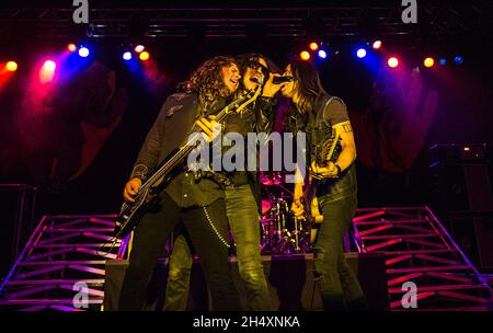 Gary Cherone, Nuno Bettencourt und Pat Badger von Extreme live auf der Bühne während der PORNOGRAFFITTI Live Tour am 7. Juli 2014 in der 02 Academy - Birmingham Stockfoto