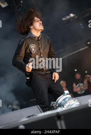 Andrea Ferro von Lacuna Coil live auf der Bühne am 2. Tag des Bloodstock Open Air Festivals am 9. August 2014 in der Catton Hall, Derbyshire. Stockfoto