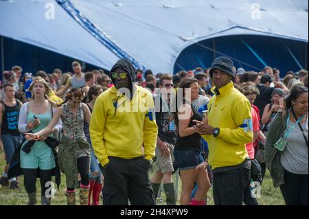 Festivalbesucher am 2. Tag des V Festivals am 17. August 2014 im Weston Park, Staffordshire Stockfoto