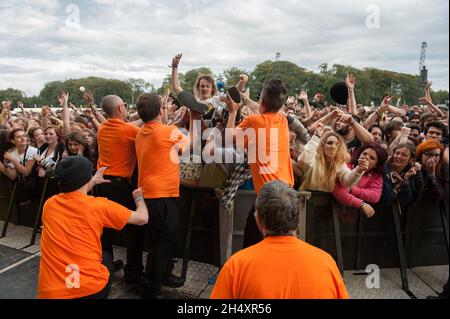 Festivalbesucher am 1. Tag beim Leeds Festival am 22. August 2014 im Bramham Park, Leeds Stockfoto