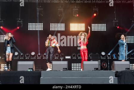 Neon Jungle live auf der Bühne am 1. Tag beim Fusion Festival am 30. August 2014 im Cofton Park, Birmingham Stockfoto