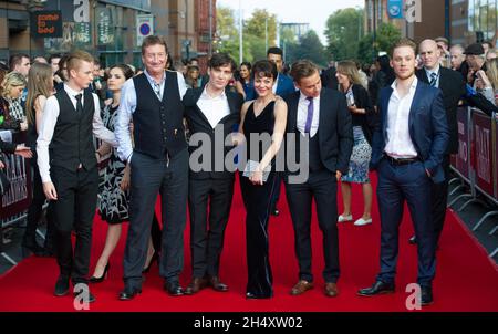 Cillian Murphy, Helen McCrory, Steven Knight, Charlotte Riley, Joe Cole, Harry Kirton, Finn Cole, Paul Bullion, Jordan Bolger, Colm McCarthy, Laurie Borg, Grant Montgomery, Benjamin Zephraniah bei der Weltpremiere der ersten Folge der neuen Serie Peaky Blinders am Sonntag, 21. September, in der Cineworld Broad Street in Birmingham Stockfoto