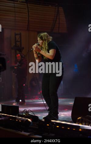 Kate Tempest live auf der Bühne am 2. Tag beim 6 Music Festival am 21. Februar 2015 im Sage Gateshead, Newcastle upon Tyne, Großbritannien Stockfoto