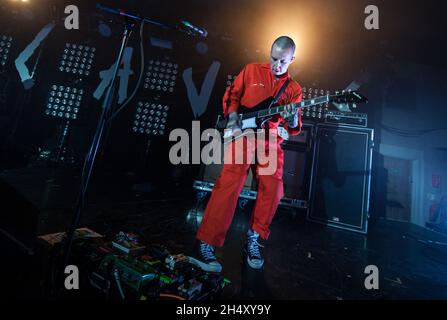 Laurie Vincent von Slaves, die am 18. Mai 2015 im Institute in Birmingham, Großbritannien, live auf der Bühne auftreten Stockfoto