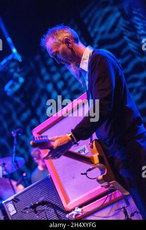 Norman Westberg aus den Swans tritt am 23. Mai 2015 in Liverpool, Großbritannien, live auf der Bühne am 1. Tag des Liverpool Sound City Festivals in den Bramley-Moore Docks auf Stockfoto