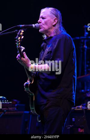 Michael Gira von Swans spielt am 23. Mai 2015 in Liverpool, Großbritannien, live auf der Bühne am 1. Tag des Liverpool Sound City Festivals in den Bramley-Moore Docks Stockfoto