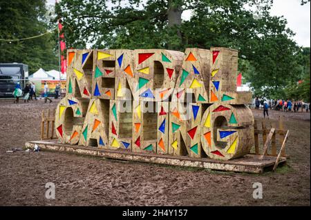 Beschilderung beim Kendal Calling Festival im Lowther Deer Park am 08. August 2015 in Kendal, Großbritannien Stockfoto