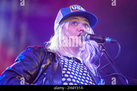 Elle King spielt am 2. August im 29 2015 Bramham Park, Yorkshire, Großbritannien, live auf der Bühne des Leeds Festivals Stockfoto