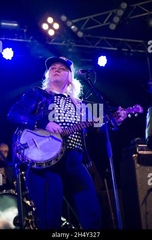Elle King spielt am 2. August im 29 2015 Bramham Park, Yorkshire, Großbritannien, live auf der Bühne des Leeds Festivals Stockfoto