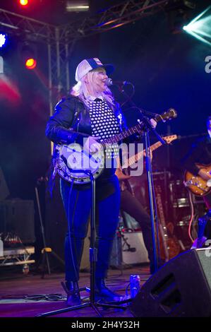 Elle King spielt am 2. August im 29 2015 Bramham Park, Yorkshire, Großbritannien, live auf der Bühne des Leeds Festivals Stockfoto