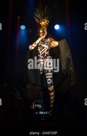 Am 3. Tag des Festivals Nr. 6 am 06. September 2015 in Portmeirion, Wales, Großbritannien, steht Grace Jones als Headliner der Hauptbühne Stockfoto