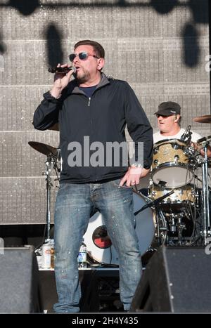 Shaun Ryder of Black Grape tritt am 3. Tag des Festivals Nr. 6 am 06. September 2015 in Portmeirion, Wales, Großbritannien, live auf der Bühne auf Stockfoto