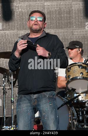 Shaun Ryder of Black Grape tritt am 3. Tag des Festivals Nr. 6 am 06. September 2015 in Portmeirion, Wales, Großbritannien, live auf der Bühne auf Stockfoto