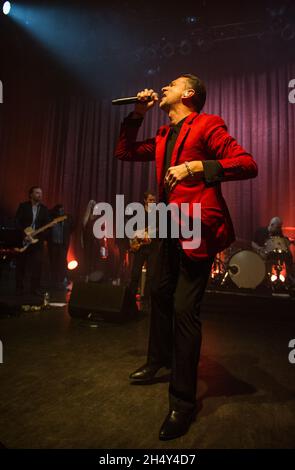 Dave Gahan & Soulsavers treten am 26 2015. Oktober live im Shepherd's Bush Empire in London, Großbritannien, auf Stockfoto