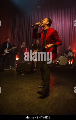 Dave Gahan & Soulsavers treten am 26 2015. Oktober live im Shepherd's Bush Empire in London, Großbritannien, auf Stockfoto