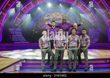 Ainsley Harriott, Jake Wood, Jay McGuiness, Giovanni Pernice, Gleb Savchenko, Aljaz Skorajnec und Kevin Clifton posieren während der Strictly Come Dancing Live Tour Fotocall in der Brclaycard Arena vor der Eröffnungsnacht in Birmingham am Donnerstag, dem 21. Januar 2016 in Birmingham, Großbritannien Stockfoto