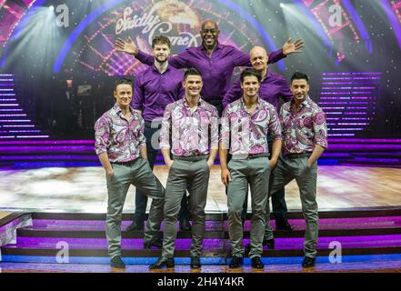 Ainsley Harriott, Jake Wood, Jay McGuiness, Giovanni Pernice, Gleb Savchenko, Aljaz Skorajnec und Kevin Clifton posieren während der Strictly Come Dancing Live Tour Fotocall in der Brclaycard Arena vor der Eröffnungsnacht in Birmingham am Donnerstag, dem 21. Januar 2016 in Birmingham, Großbritannien Stockfoto