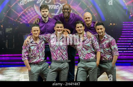 Ainsley Harriott, Jake Wood, Jay McGuiness, Giovanni Pernice, Gleb Savchenko, Aljaz Skorajnec und Kevin Clifton posieren während der Strictly Come Dancing Live Tour Fotocall in der Brclaycard Arena vor der Eröffnungsnacht in Birmingham am Donnerstag, dem 21. Januar 2016 in Birmingham, Großbritannien Stockfoto