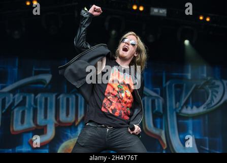 Marc Hudson von der Firma Donnerkraft spielt live auf der Bühne des Bloodstock Festivals am 14 2016. August in der Catton Hall, Großbritannien. Stockfoto