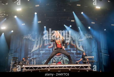 Marc Hudson von der Firma Donnerkraft spielt live auf der Bühne des Bloodstock Festivals am 14 2016. August in der Catton Hall, Großbritannien. Stockfoto